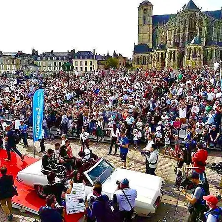 Daire -- -- Situe Au Pied De La Cathedrale Et Du Vieux Mans !!! *