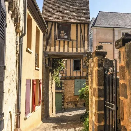 -- -- Situe Au Pied De La Cathedrale Et Du Vieux Mans !!! Le Mans